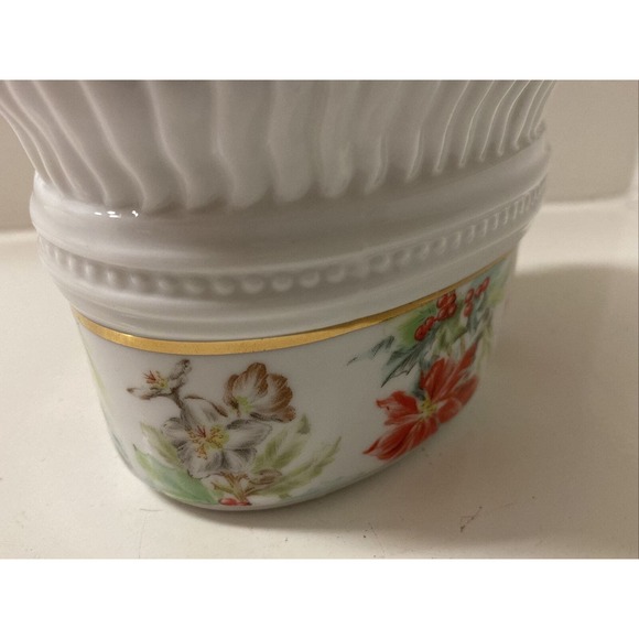Colonial Candle of Cape Cod Winter Garden Floral Porcelain Gold Trim New In Box - Picture 8 of 13